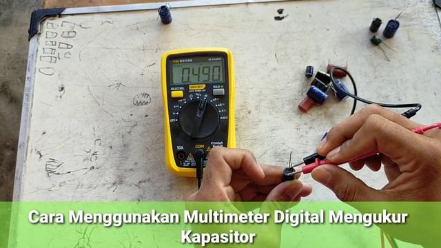Cara Mengukur Kapasitor Dengan Menggunakan Multimeter Digital (Deli Mini DL334002) смотреть онлайн