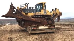 Боковая погрузка тяжёлого Komatsu 475 на трал