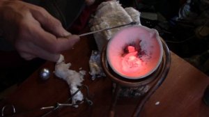 ПЛАВЛЮ ЦВЕТНЫЕ МЕТАЛЛЫ НА ИНДУКЦИОННОМ НАГРЕВАТЕЛЕ ИЗ СВАРОЧНОГО АППАРАТА, В КЕРАМИЧЕСКОМ ТИГЛЕ.