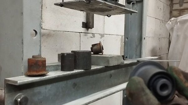 Запрессовка/выпрессовка сайлентблоков Audi 80