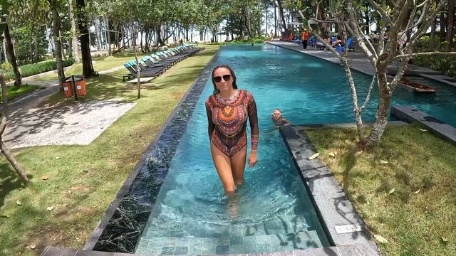 Таиланд бывает и таким. Пхукет без Тайского колорита смотреть онлайн