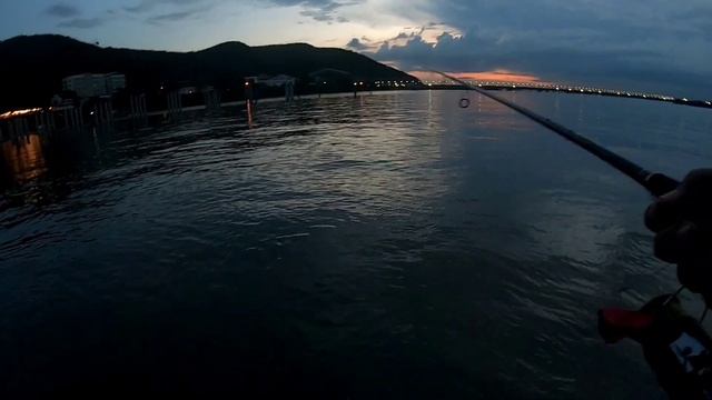 ตกปลากระพงไซส์ใหญ่ กัดป๊อบ(rapala 9เซน) смотреть онлайн