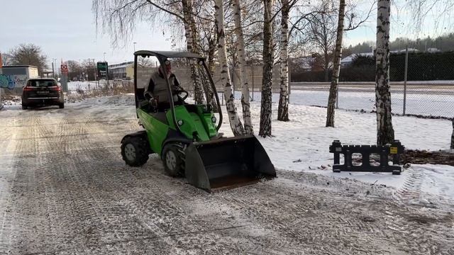 Köp Lastmaskin Avant 225 på Klaravik смотреть онлайн