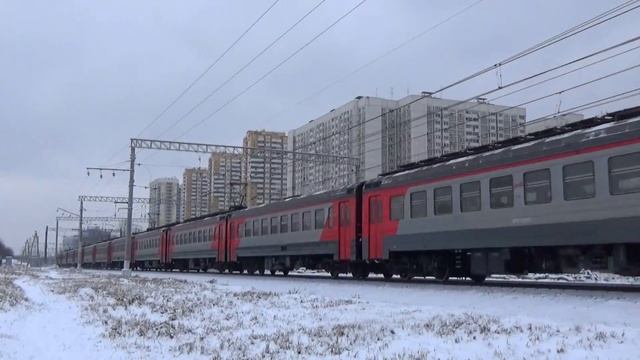 Электропоезд ЭР2Т-7183 с приветливой бригадой:-)