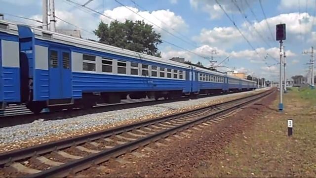 Электропоезд ЭД2Т-0039 и негодующий помощник смотреть онлайн
