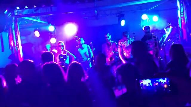 ШНУРКИ (трибьют группировки Ленинград) - Плачу ( Саратов@ Авангард 08.09.17)