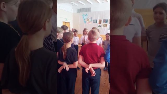 Игра "Ходит палочка по кругу" смотреть онлайн