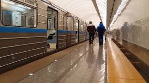 81-717.6/714.6 "Номерной" на станции "Достоевская"