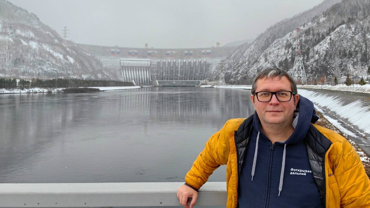 Привет, Саяно-Шушенская ГЭС, 10 лет не виделись смотреть онлайн
