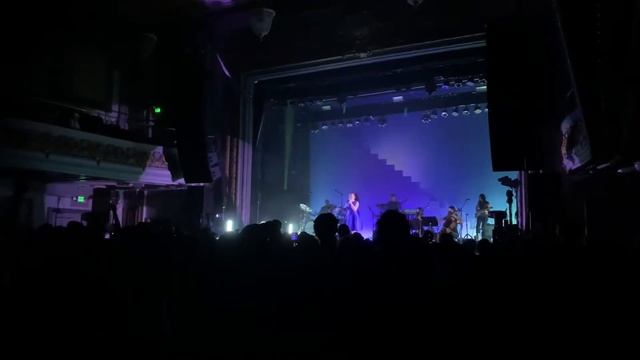 Mxmtoon - Mona Lisa (Live San Francisco 5/18/2022) смотреть онлайн