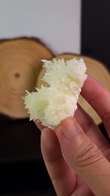 ．艾莉希亞寶石水晶．18 貴州黃文石 Aragonite 黃文石 方解石 鐘乳石 霰石 螢光反應 смотреть онлайн