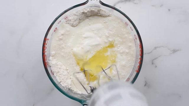 Easy White Cupcakes from Box Mix смотреть онлайн