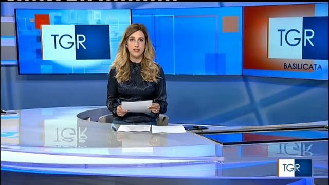 Nicoletta Soave in deep blue patterned satin blouse without buttons смотреть онлайн