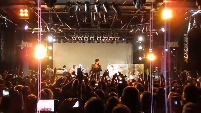 Adam Lambert - If I Had You + introducing band and dancers смотреть онлайн