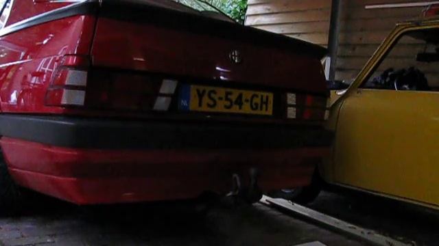 Alfa Romeo 75 Twin Spark Exhaust Sound смотреть онлайн