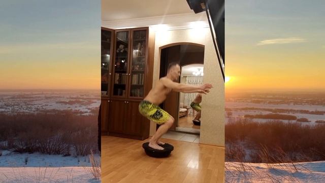 Приседаю на босу 200 раз впервые, в 52 года 12.02.24. смотреть онлайн