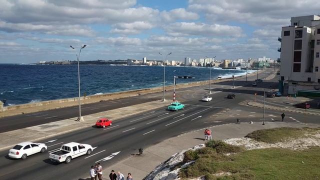 Melecon Street in Havana, Cuba - waves смотреть онлайн