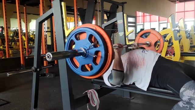 Д 3: Жим узким хватом с паузой (2 сек.) на груди, 80 кг, 5 подход.