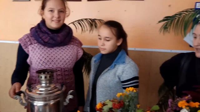 Ярмарка "Солодка осінь" у Лазурненській загальноосвітній школі 2018 смотреть онлайн
