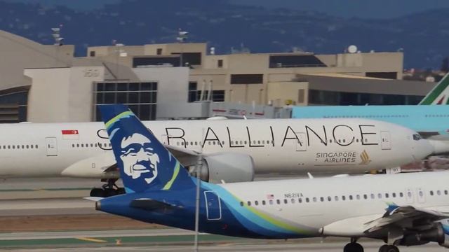 Singapore Airlines Boeing 777-300ER Star Alliance [9V-SWI] takeoff from LAX смотреть онлайн