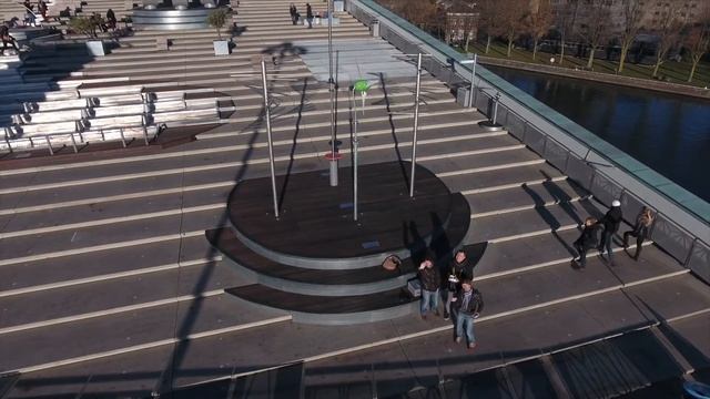 Яростный запуск небесного капитана в околоземное пространство. г Амстердам смотреть онлайн