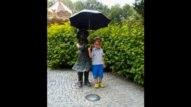 Остапчик з батьками ,Тарасом та хрещеною в парках Харькова. Гарний був день.07.2017 смотреть онлайн