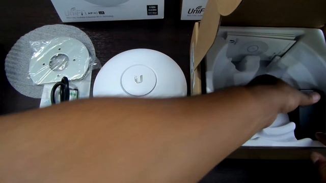 SYS2U.COM - แกะกล่อง UBiQUiTI UAP-AC-LR -  N450/AC867 Mbps Dual Band 2.4/5.0GHz Indoor + 250 MW