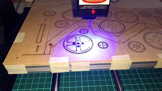 CNC 3018 Pro - Laser 5500mW - Cutting Layout Gear - MDF