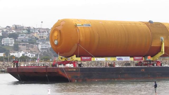 The Space Shuttle ET-94 Fuel Tank Towed in on Sea Barge смотреть онлайн