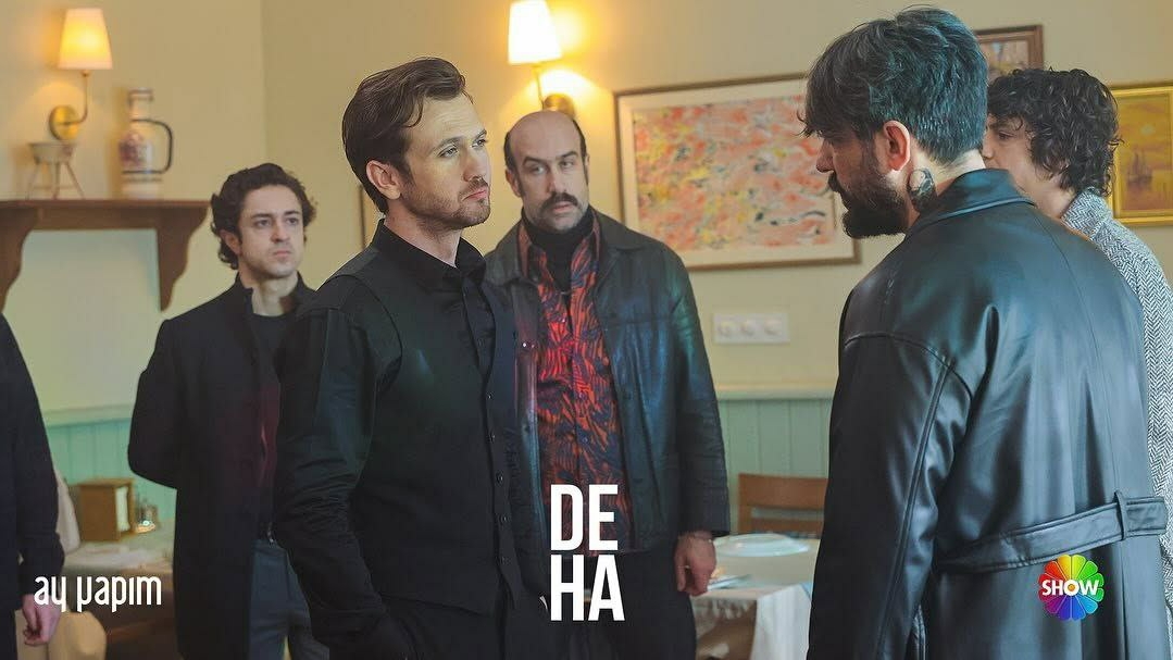 Гений! Новый фраг! И непонятная дама, разгуливающая с макетом картонным Керема Бюрсина смотреть онлайн