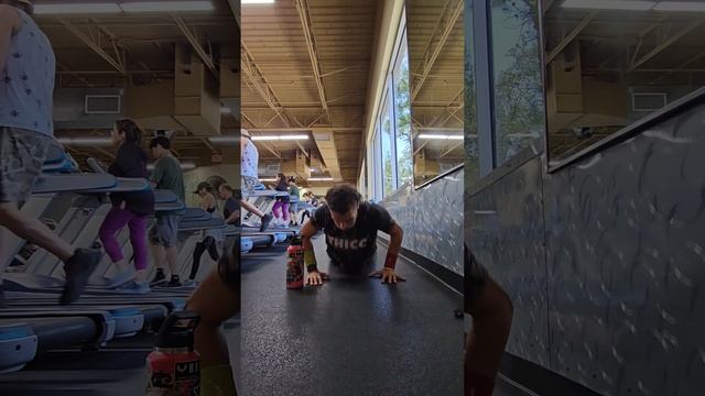 100 burpees a DAY 286 5:39 MON JUN 19 DAY 80 SUB 6 B.C. 31,772 #burpees #chooseYOURhard #sisu #fyp смотреть онлайн