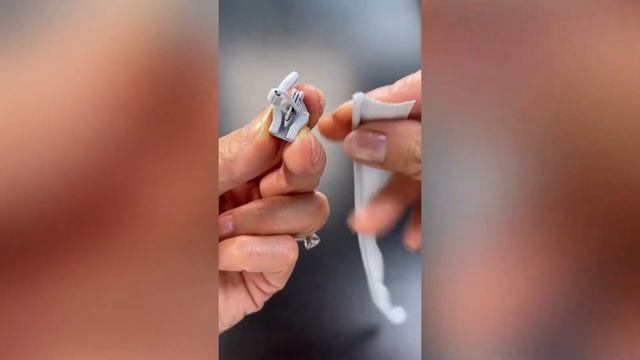 How to install an INVISIBLE Zipper Slider - Easy to repair a Zipper Slider with No Tools! смотреть онлайн