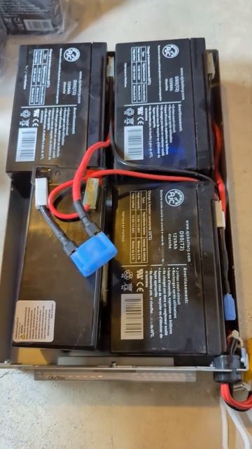 UPS Battery Replacement in 60 Seconds смотреть онлайн