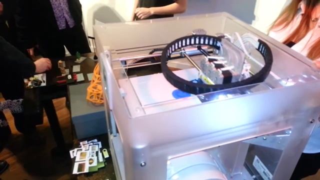 3 colour printing Cube X Trio - Cubify 3D printer @iMakr launch смотреть онлайн