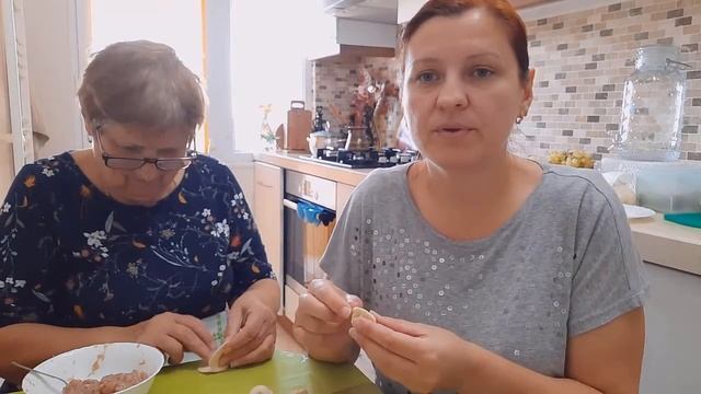 ВЛОГ/МЫ лепим пельмени/День рождение у Дерин.. смотреть онлайн