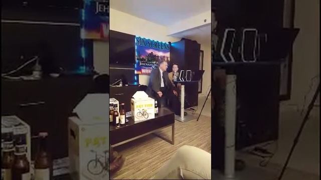 Live On Six Screens! смотреть онлайн