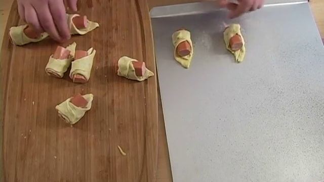 Diabetic Appetizer Recipes : How to Cook Franks & Swiss Crescents смотреть онлайн