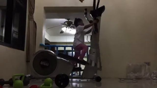 น้อง#วีด้า #ออกกำลังกาย กับ #elliptical