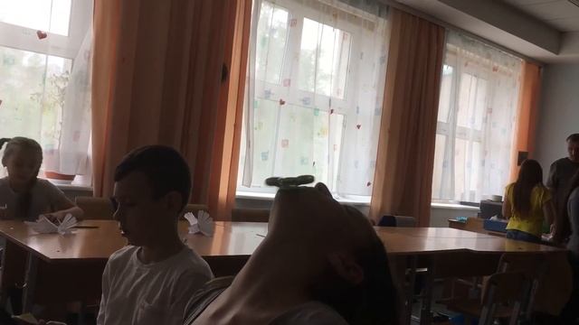 Кручение спиннера на подбородке