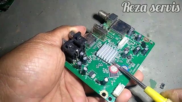 Melepas Komponen Smd Menggunakan Korek ( Take Off The SMD IC Using A Match)