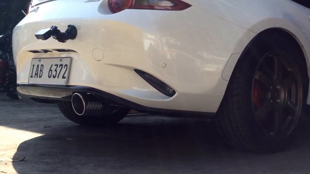 Full exhaust system on a 2018 Mazda Miata MX5 смотреть онлайн