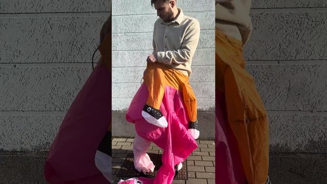 Как надеть надувной костюм фламинго. Туториал.
