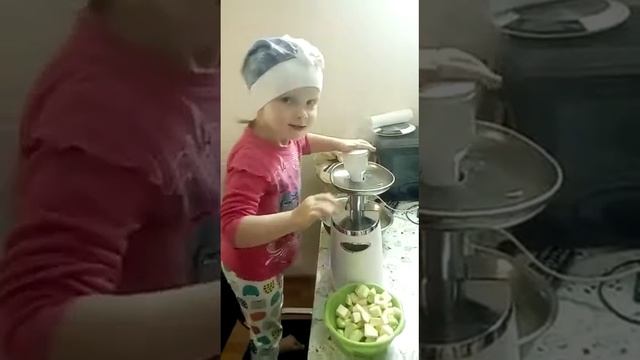 Маленький повар😄
