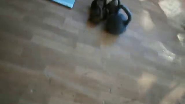 Жим гирь 115+115 фунтовЪ × 4 раза вверх дном (47+47 кг) смотреть онлайн