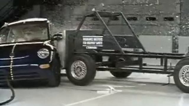 Crash Test 2004 - 08 Volkswagen Bettle IIHS (Side Impact) смотреть онлайн