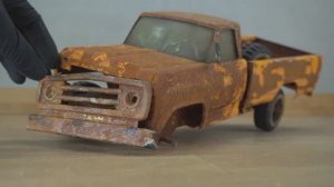 Реставрация старого игрушечного пикапа 1970-х годов.