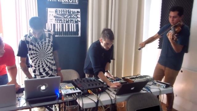 Jam en Garage Band con el maestro XOMPAX смотреть онлайн