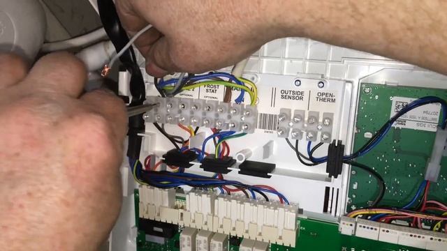 Installing a Nest Thermostat onto an Ideal Vogue using the OpenTherm Connection смотреть онлайн