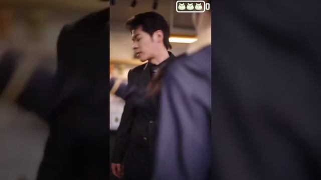 戀愛七年，他因為初戀的電話竟在婚禮當天棄她離去，她失望回到鄉下養花，沒想到男人竟然找上門來「求複合」！☀#中國短劇 смотреть онлайн