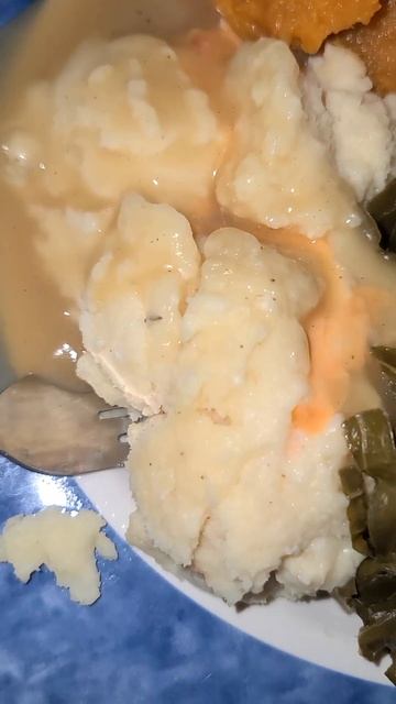 Spicy sauce on mashed potatoes with Qarsherskiy Thanksgiving dinner смотреть онлайн